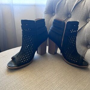 Size 8 heeled boots